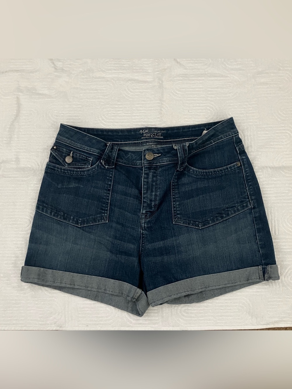 Lee Premium Label  Perfect Fit Medium Wash Cuffed Denim Shorts - Women's Size 14